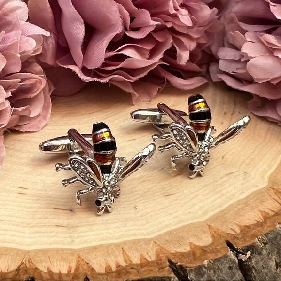 Crystal Amber and Black Bumblebee Wasp Cufflinks - Picture 9 of 16